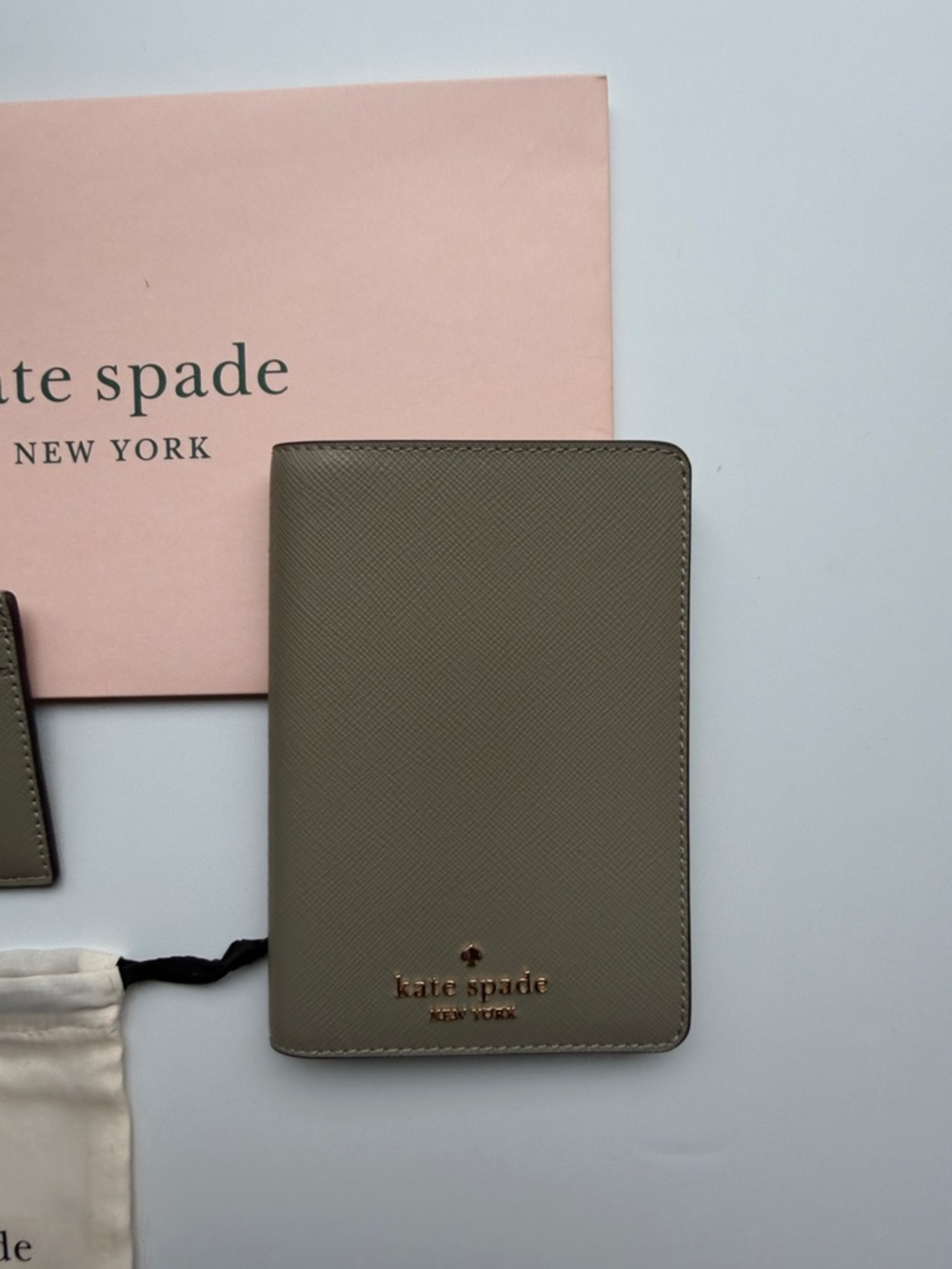 kate spade card holder & passport wallet with gold logo in oyster shell color - Picture 4 of 14